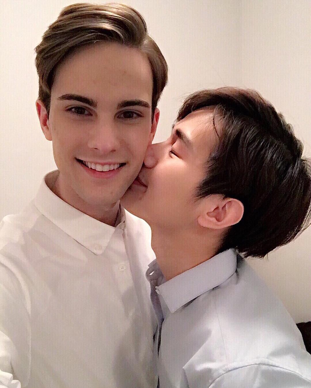 Chị em amp;#34;tiếc ngẩn ngơamp;#34; ngắm cặp đôi đồng tính nam amp;#34;đẹp hết phần thiên hạamp;#34; lại cực ngọt ngào - 1