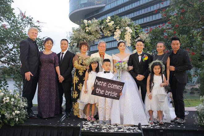 Đám cưới cổ tích của amp;#34;nam thầnamp;#34; chuyển giới Tú Lơ Khơ và nữ doanh nhân hơn 21 tuổi - 3