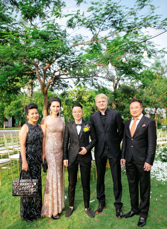 Đám cưới cổ tích của amp;#34;nam thầnamp;#34; chuyển giới Tú Lơ Khơ và nữ doanh nhân hơn 21 tuổi - 8