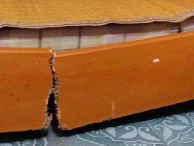 Lễ tân nhà nghỉ ngượng đỏ mặt vì khách ân ái… sập cả giường