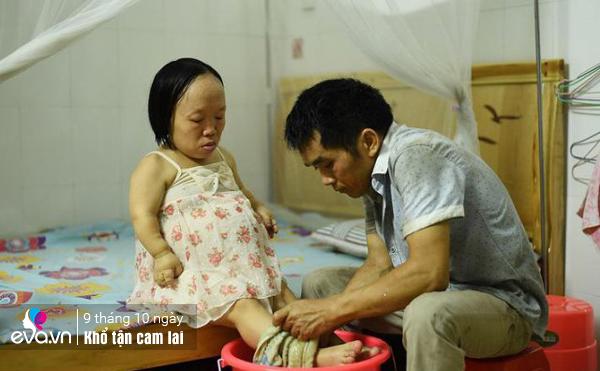 Bà mẹ nhỏ như trẻ 4 tuổi mang thai không ai dám cười, được chồng chăm như công chúa - 6