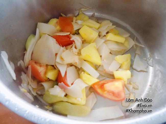 Cách nấu nướng canh chua cá hồi vừa thơm vừa ngon cho tới giọt ở đầu cuối - 4