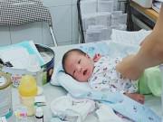 Tin tức - Sản phụ 16 tuổi sinh con trai kháu khỉnh rồi bỏ lại bệnh viện cùng lá thư viết vội