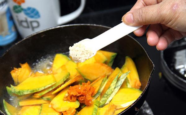 Người đàn ông 2 năm phẫu thuật sỏi thận 4 lần vì đồ uống nhiều người thích dùng buổi sáng - 4