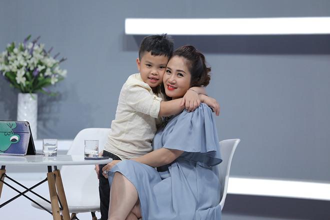 Diễn viên amp;#34;Vệt nắng cuối trờiamp;#34; Nguyệt Hằng bật khóc khi chồng bỏ sĩ diện, chạy xe ôm kiếm tiền - 4