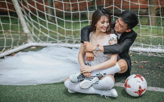Ảnh cưới cô dâu đi giày thể thao trên sân bóng mùa World Cup gây amp;#39;sốt mạngamp;#39; - 2