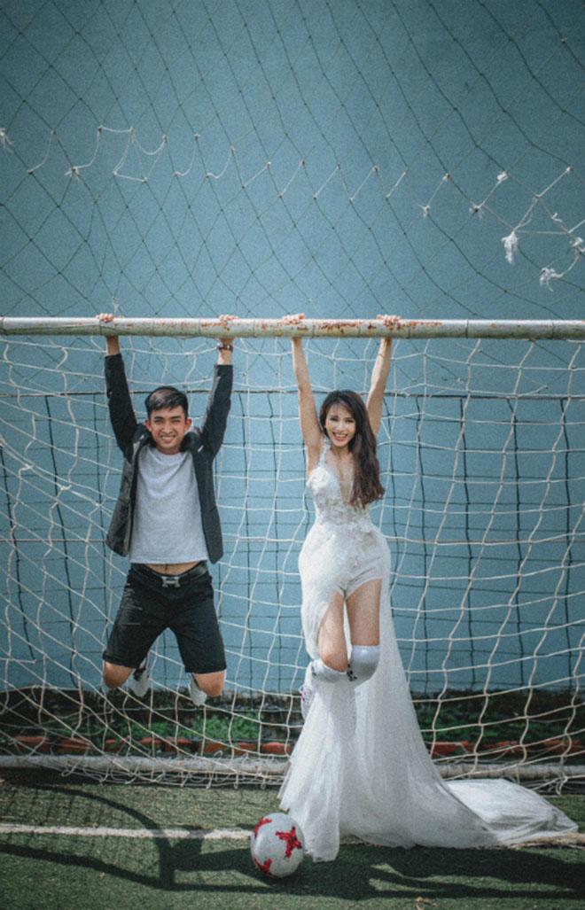 Ảnh cưới cô dâu đi giày thể thao trên sân bóng mùa World Cup gây amp;#39;sốt mạngamp;#39; - 11