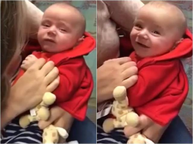 Lần đầu nghe tiếng amp;#34;Mẹ yêu conamp;#34;, bé sơ sinh khiếm thính chớm khóc rồi nhoẻn miệng cười tươi - 1