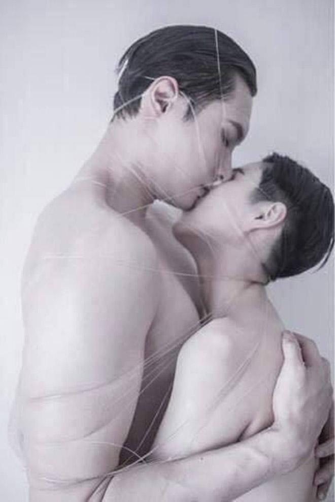 amp;#34;Ngộp thởamp;#34; với bộ ảnh tình tứ táo bạo của cặp đôi siêu đẹp trai - 3