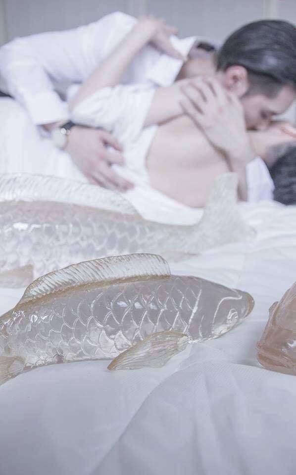 amp;#34;Ngộp thởamp;#34; với bộ ảnh tình tứ táo bạo của cặp đôi siêu đẹp trai - 4