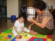 Làm mẹ - Cháu há miệng đòi ăn, bà đút cho thìa trứng, ai ngờ phải nhập viện tức tốc