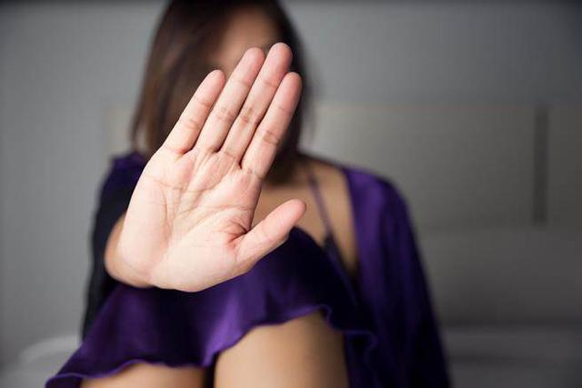 Vào khách sạn định amp;#34;hành sựamp;#34;, chưa làm gì đã đánh người tình vì lý do bất ngờ - 1