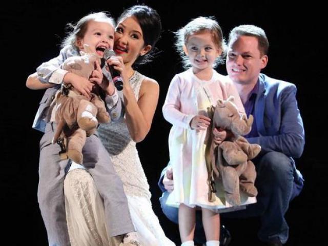 Hồng Nhung livestream chia sẻ cách vượt qua nỗi buồn sau khi chia tay chồng Tây