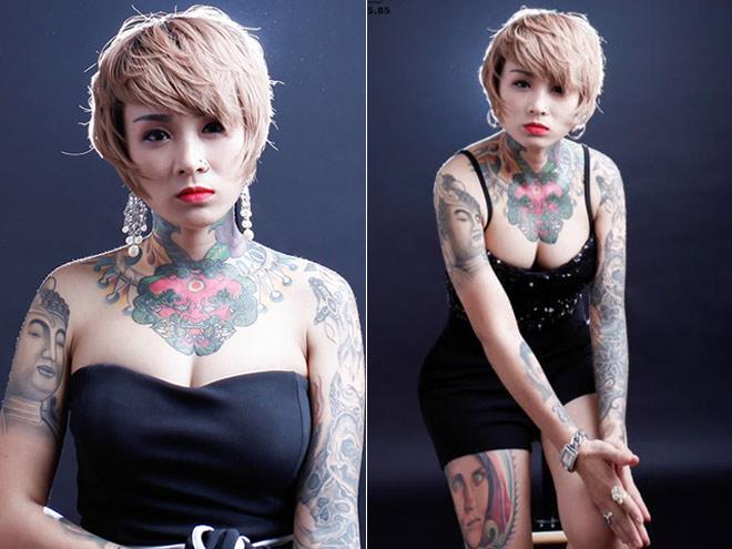 “Hot girl xăm trổ” quỳ gối cầu hôn bạn trai gây xôn xao phố đi bộ HN - 3