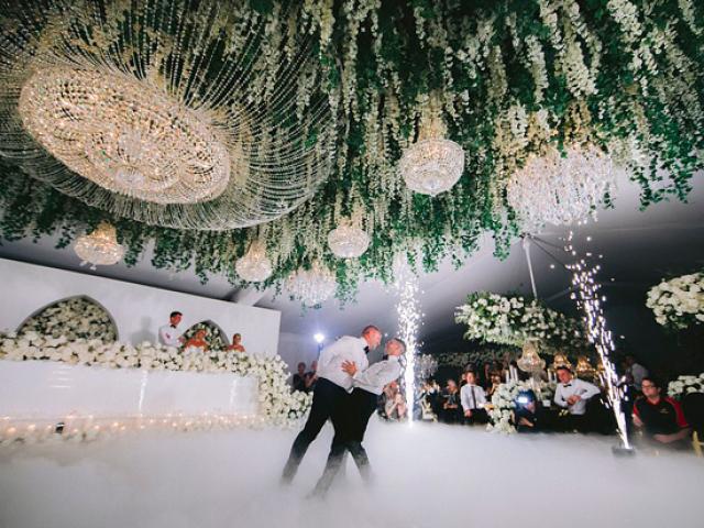 Siêu đám cưới 23 tỷ toàn kim cương và pha lê, danh tính cô dâu chú rể càng bất ngờ