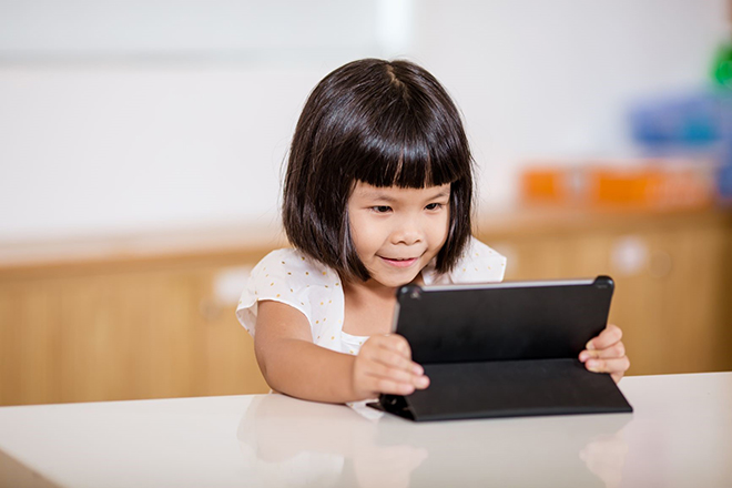 Có nên cho con học từ Internet? - 1