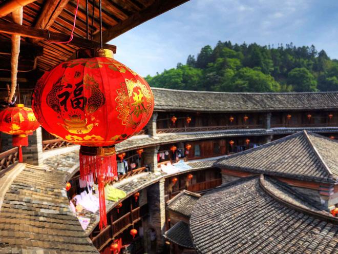 Choáng váng với những ngôi nhà có 1-0-2, tường dày 2m, chứa được hàng trăm người - 7