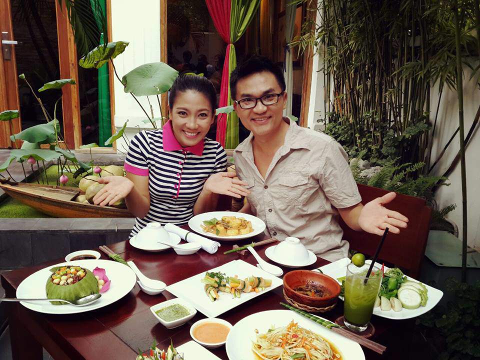 amp;#34;MC giàu nhất Việt Namamp;#34; tự làm món nấm xúc bánh tráng khiến amp;#34;hàng xóm nhập việnamp;#34; - 1