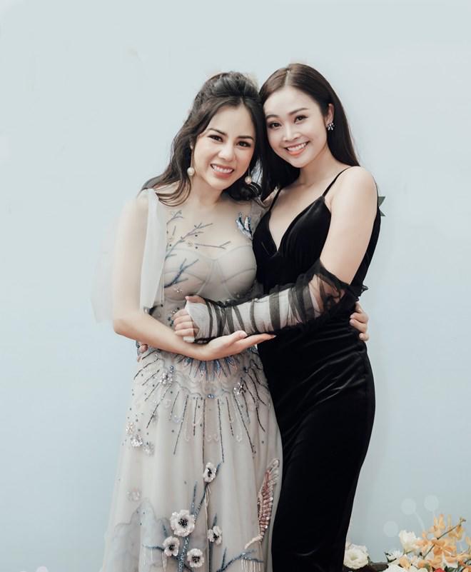 Phạm Quỳnh Anh đẹp như nàng thơ khi ra Hà Nội chung vui với amp;#34;MC nóng bỏng nhất VTVamp;#34; - 8