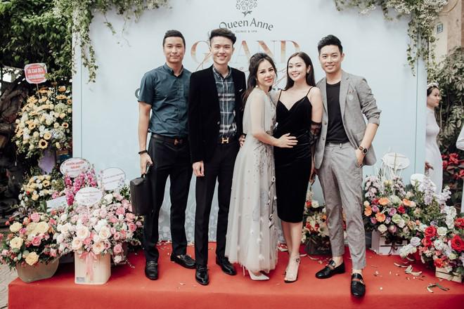 Phạm Quỳnh Anh đẹp như nàng thơ khi ra Hà Nội chung vui với amp;#34;MC nóng bỏng nhất VTVamp;#34; - 6