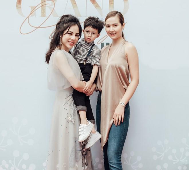 Phạm Quỳnh Anh đẹp như nàng thơ khi ra Hà Nội chung vui với amp;#34;MC nóng bỏng nhất VTVamp;#34; - 9