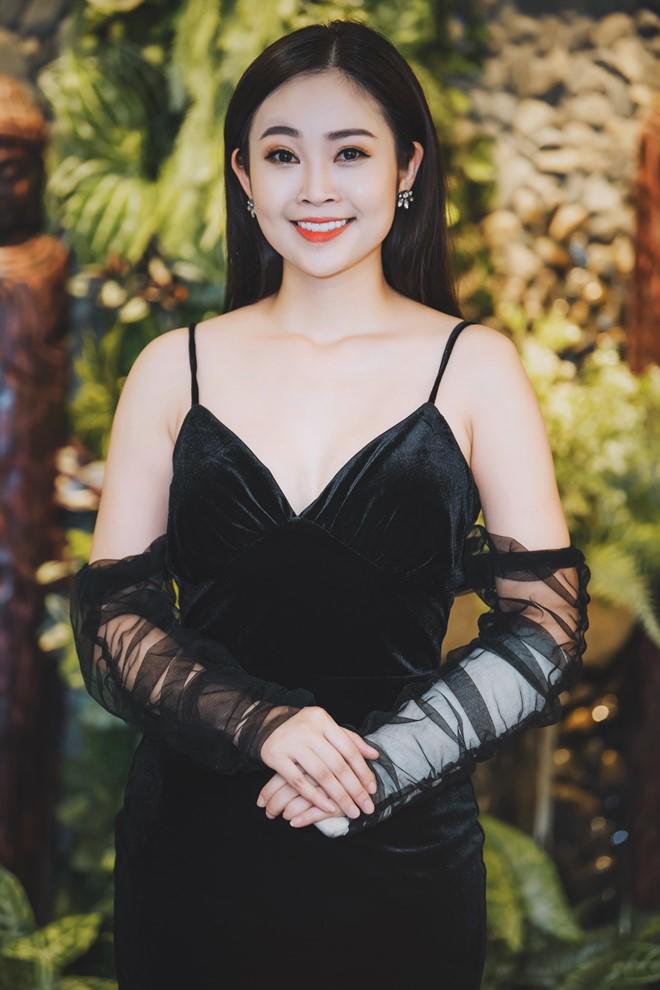 Phạm Quỳnh Anh đẹp như nàng thơ khi ra Hà Nội chung vui với amp;#34;MC nóng bỏng nhất VTVamp;#34; - 7