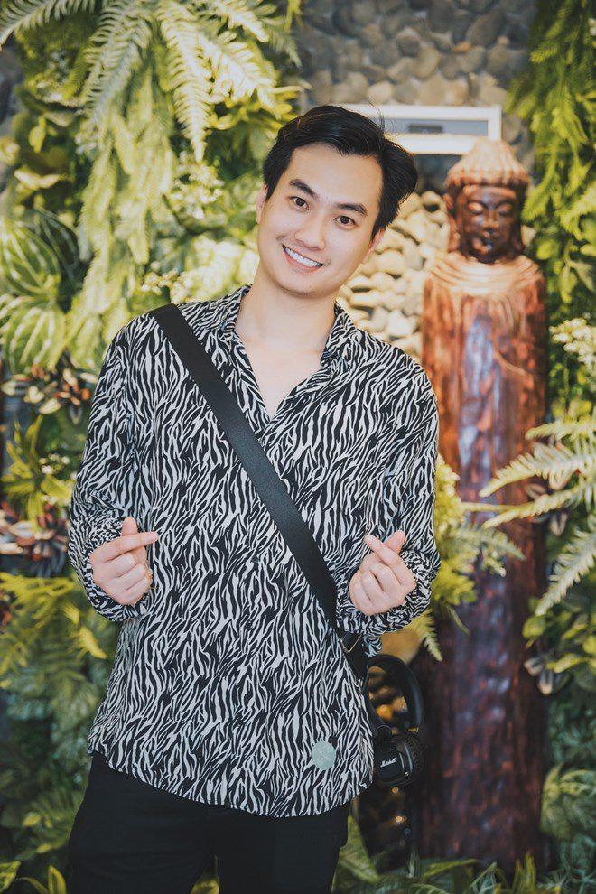 Phạm Quỳnh Anh đẹp như nàng thơ khi ra Hà Nội chung vui với amp;#34;MC nóng bỏng nhất VTVamp;#34; - 11