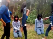 Tin tức - Tiếp tục xuất hiện clip 5 nữ sinh THCS bắt bạn quỳ, đánh tới tấp vào mặt