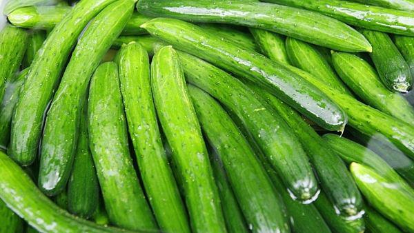 Mua dưa chuột, chọn quả cong hay thẳng thì ngon? Đầu bếp chỉ 3 dấu hiệu nên tránh - 4