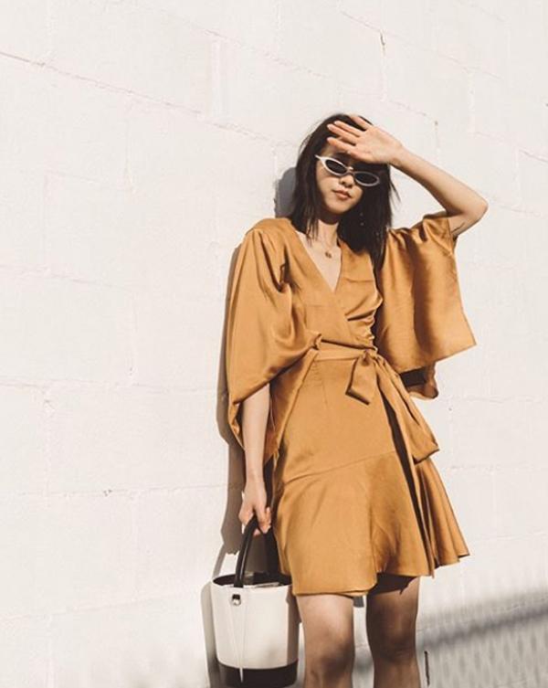 Mùa nắng nóng đổ bộ, chị em chẳng ai bảo ai thi nhau “triệu hồi” 3 kiểu váy liền này - 4