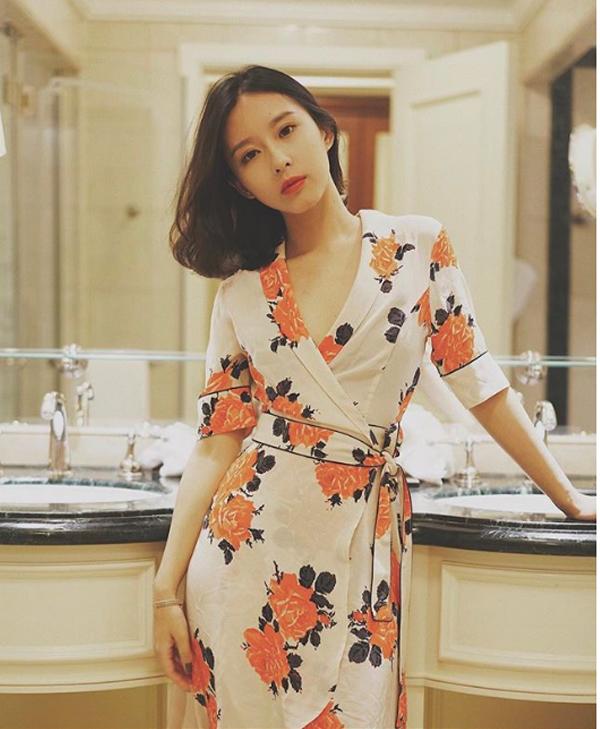 Mùa nắng nóng đổ bộ, chị em chẳng ai bảo ai thi nhau “triệu hồi” 3 kiểu váy liền này - 2