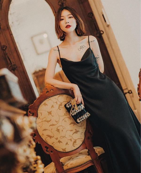 Mùa nắng nóng đổ bộ, chị em chẳng ai bảo ai thi nhau “triệu hồi” 3 kiểu váy liền này - 12