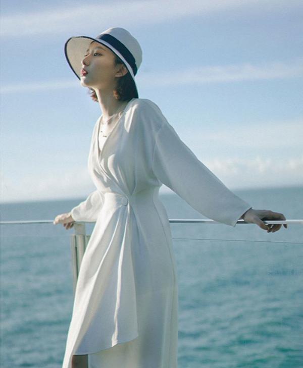 Mùa nắng nóng đổ bộ, chị em chẳng ai bảo ai thi nhau “triệu hồi” 3 kiểu váy liền này - 6