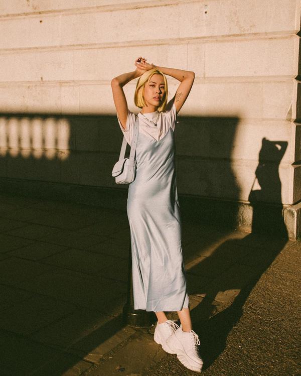 Mùa nắng nóng đổ bộ, chị em chẳng ai bảo ai thi nhau “triệu hồi” 3 kiểu váy liền này - 13