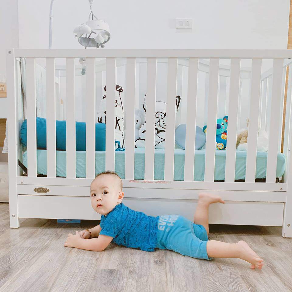 Mỹ nhân Việt được chồng quỳ gối tặng ô tô, quý tử điển trai mà dễ thương hết nấc - 15