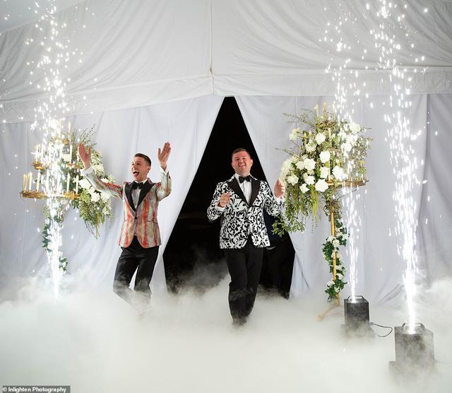 amp;#39;Siêu đám cướiamp;#39; 23 tỷ toàn kim cương và pha lê, danh tính cô dâu chú rể càng bất ngờ - 12