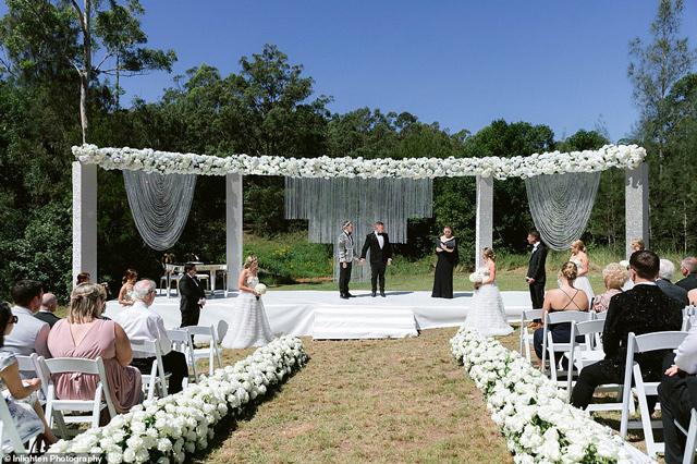 amp;#39;Siêu đám cướiamp;#39; 23 tỷ toàn kim cương và pha lê, danh tính cô dâu chú rể càng bất ngờ - 6