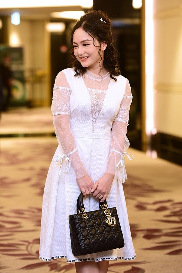 Top 10 bộ cánh thảm họa tuần qua: Hoa hậu amp;#34;ăn chơiamp;#34; nhất Sài Gòn diện đồ gây tranh cãi - 4