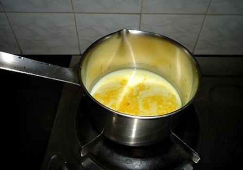 bột nghệ và sữa