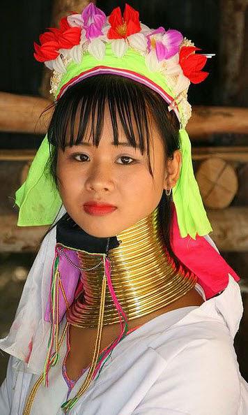 Văn hóa và truyền thống đeo vòng cổ dài