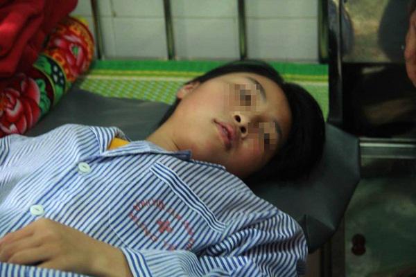 Nữ sinh bị đánh hội đồng trong lớp: ‘Em sợ đi học, cứ nhìn lên bục giảng là hoảng loạn’ - 2