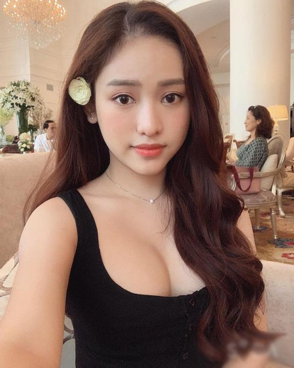Khoe thầy bói phán tướng tốt, Thúy Vi bị mỉa mai “sửa hết rồi mà vẫn coi mặt được à” - 13