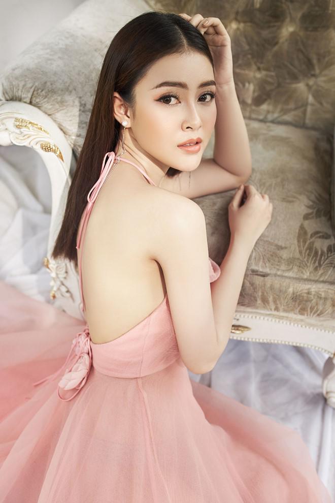 Á hậu Lý Kim Thảo đẹp trong veo, kể về vai nữ sinh nhà nghèo ham amp;#34;sống ảoamp;#34; - 4