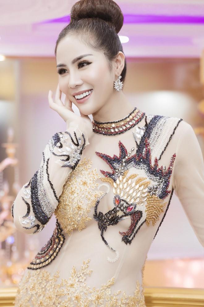 Á hậu xây nhà 7 tỷ tặng gia đình amp;#34;hở bạoamp;#34; dù dự sự kiện cùng mẹ - 3