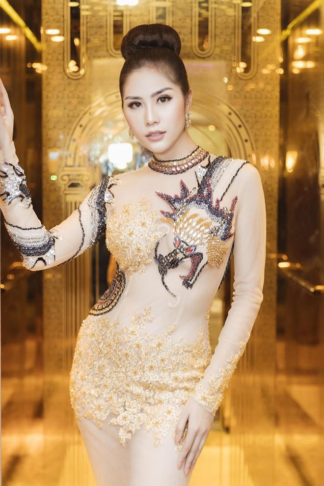 Á hậu xây nhà 7 tỷ tặng gia đình amp;#34;hở bạoamp;#34; dù dự sự kiện cùng mẹ - 4