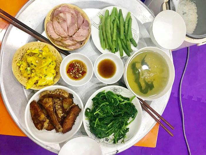 Nấu cơm ngon toàn được chồng chấm 9-10 điểm, nhưng vợ lại muốn 1 điểm vì lý do bất ngờ - 2