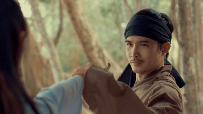 Oanh Kiều thoát mác gái quê, làm nữ tướng cướp, “rượt đuổi đâm chém” Quang Sự - 2