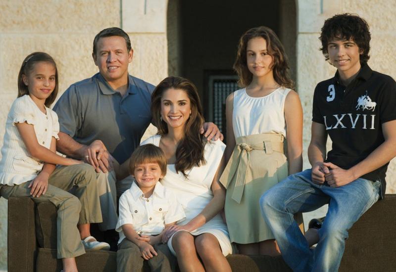 Cuộc hôn nhân của Hoàng hậu Rania với vua Abdullah cũng rất được ngưỡng mộ. Họ đã có 4 người con và sống bên nhau vô cùng hạnh phúc.
