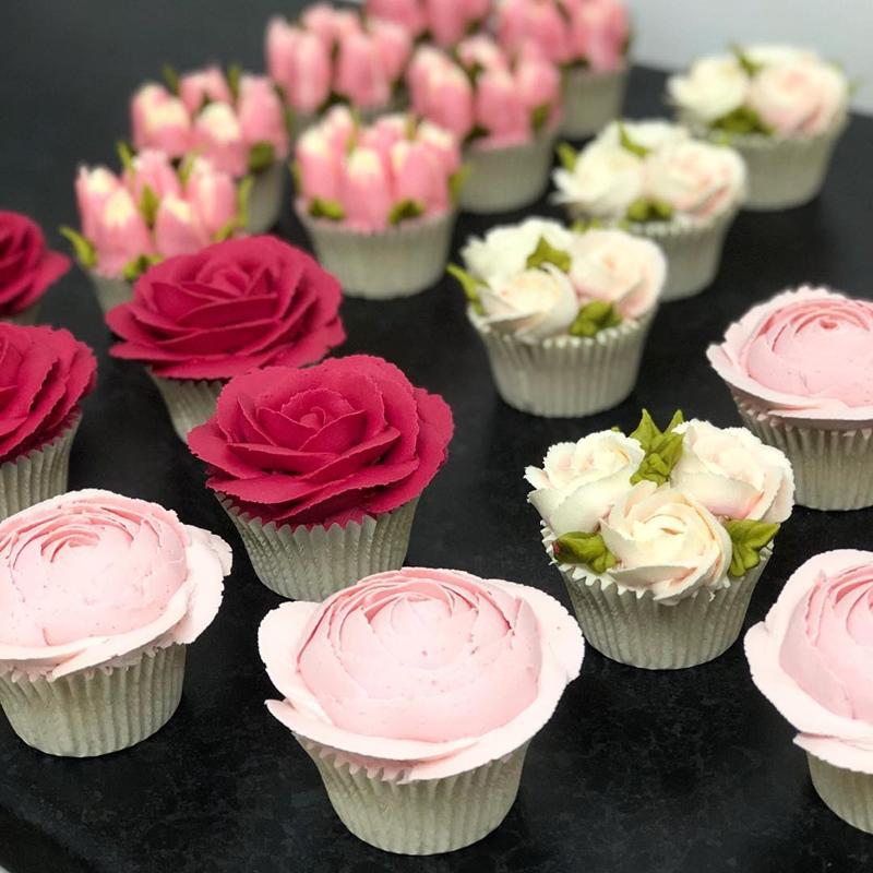 Khi công việc kinh doanh phát triển qua nhiều năm, cô mới tìm thấy sở trường của mình qua việc tạo ra những 'bó hoa' cupcake.
