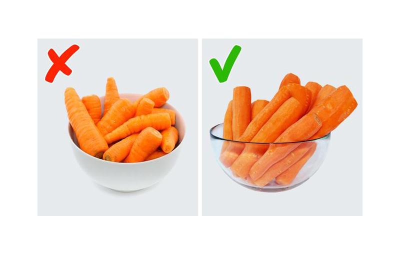 Nếu bạn muốn cà rốt giữ màu đều hơn thì nên gọt vỏ trước khi nấu.
